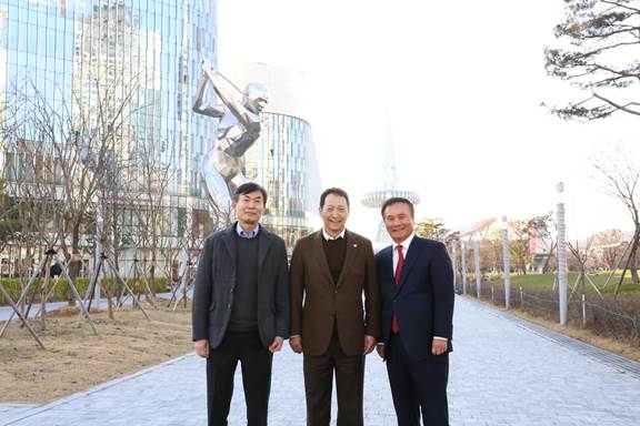 시스템 생성 대체 텍스트:
켜들
^
舌~…케
뙤&: 구
亡구`구了-